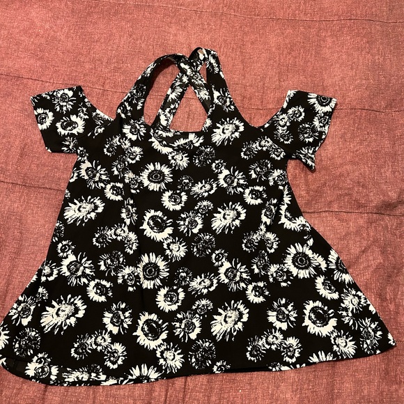 Women’s Blouse - Picture 5 of 8